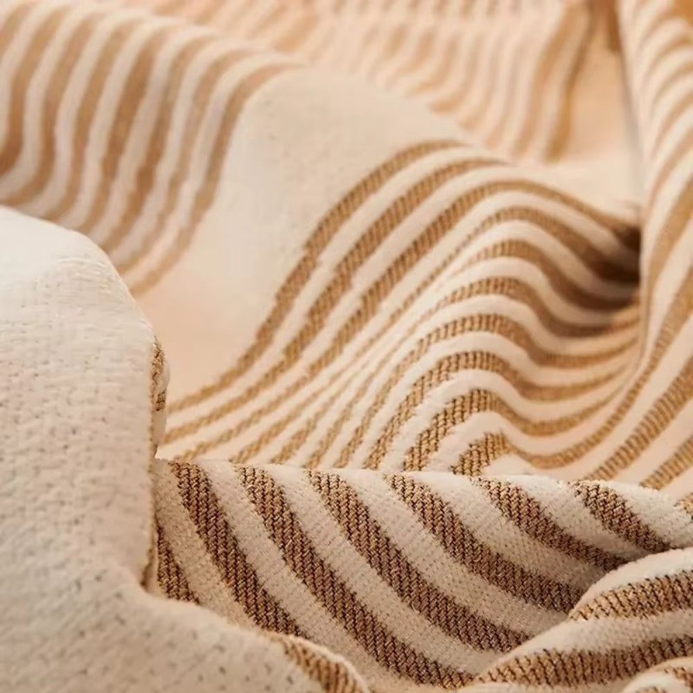 Dobbeltsidet chenille sofabetræk i boho-stil på en stue-sofa