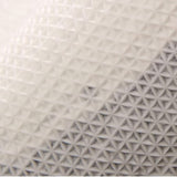 Blød bademåtte i mikrofiber med bladmønster foran badekar
