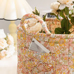 Opbevaringskurv i lærred med blomstermotiv i landlig stil