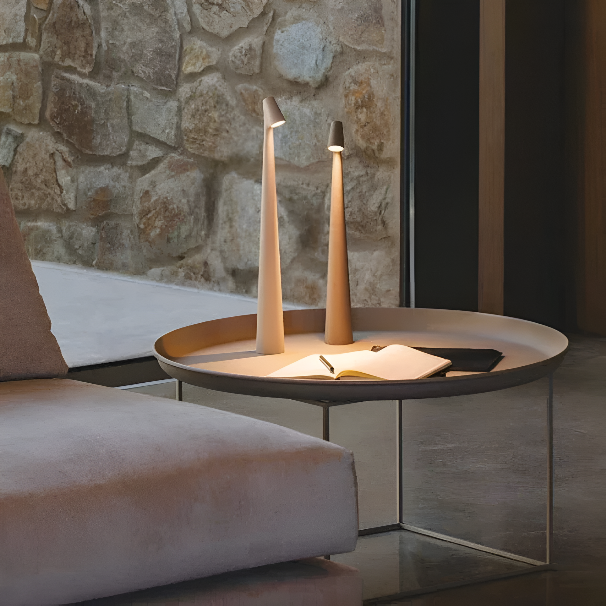 Trådløs LED-bordlampe i minimalistisk nordisk stil
