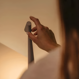 Trådløs LED-bordlampe i minimalistisk nordisk stil