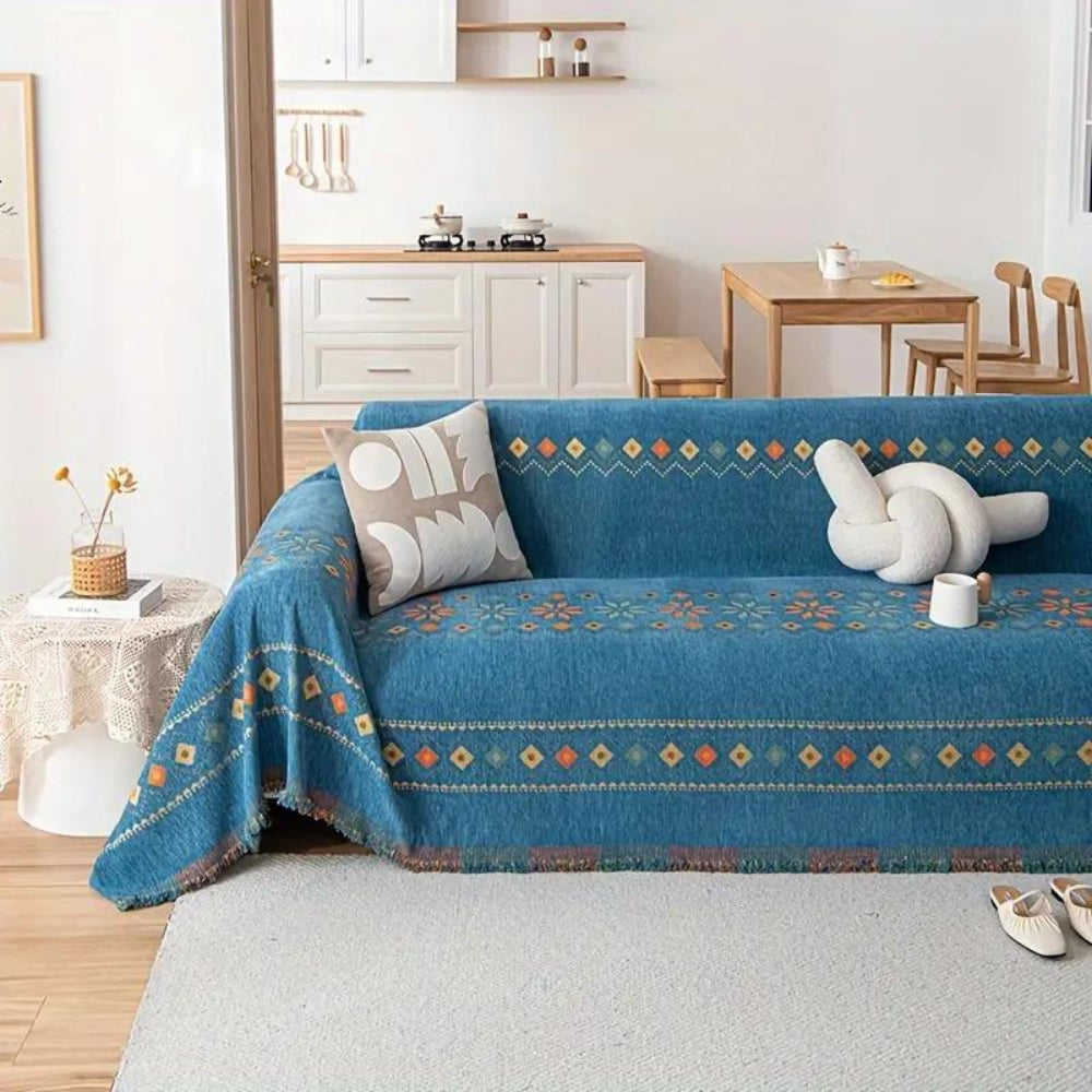 Skridsikkert sofabetræk i boho-stil med kvaster på sofa