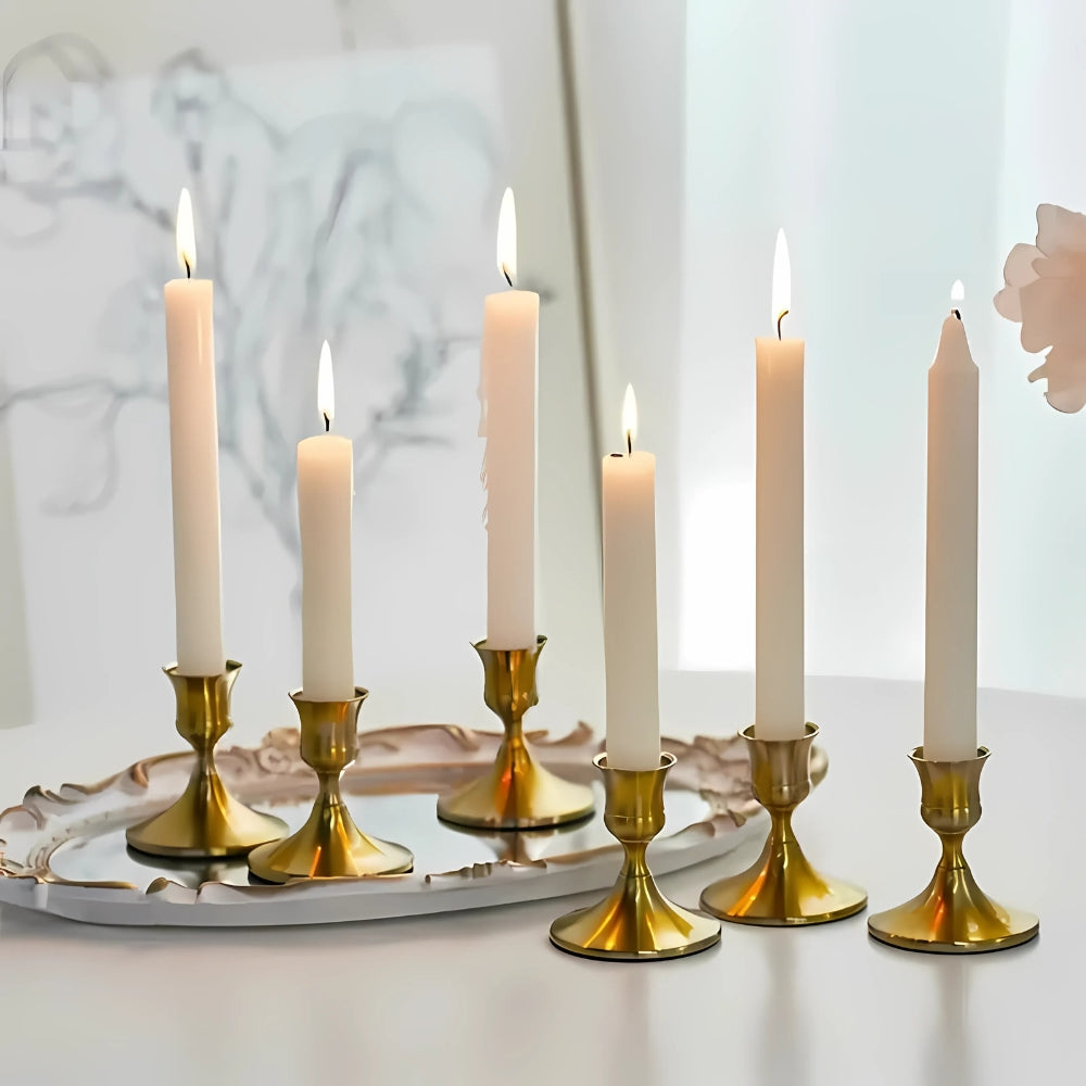 Sæt med to vintage lysestager i sort jern med kronelys