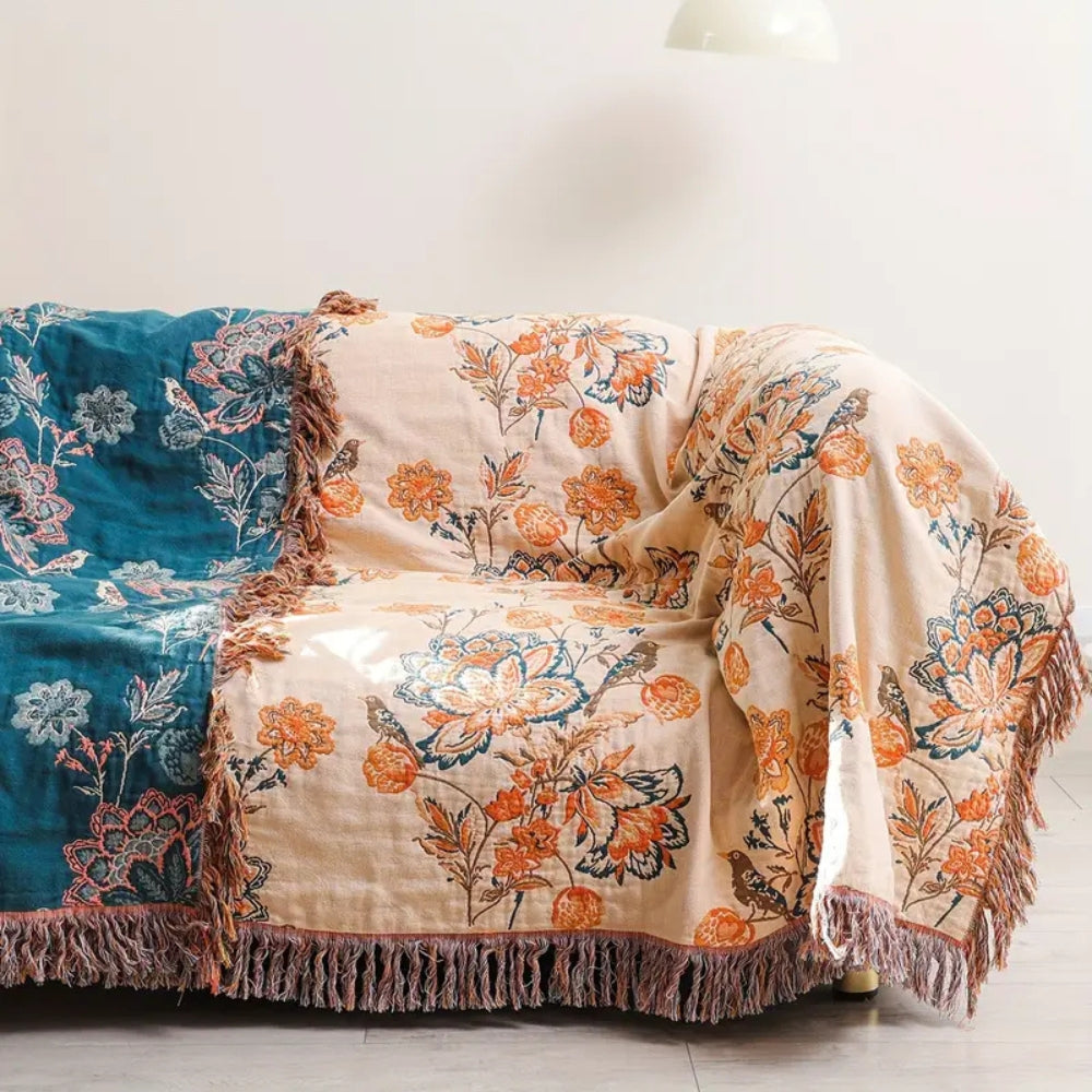 Rustikt bomuldstæppe i boho-stil på sofa i stuen