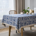 Boho-dug med marineblå sommerfugle og blomster og kvaster