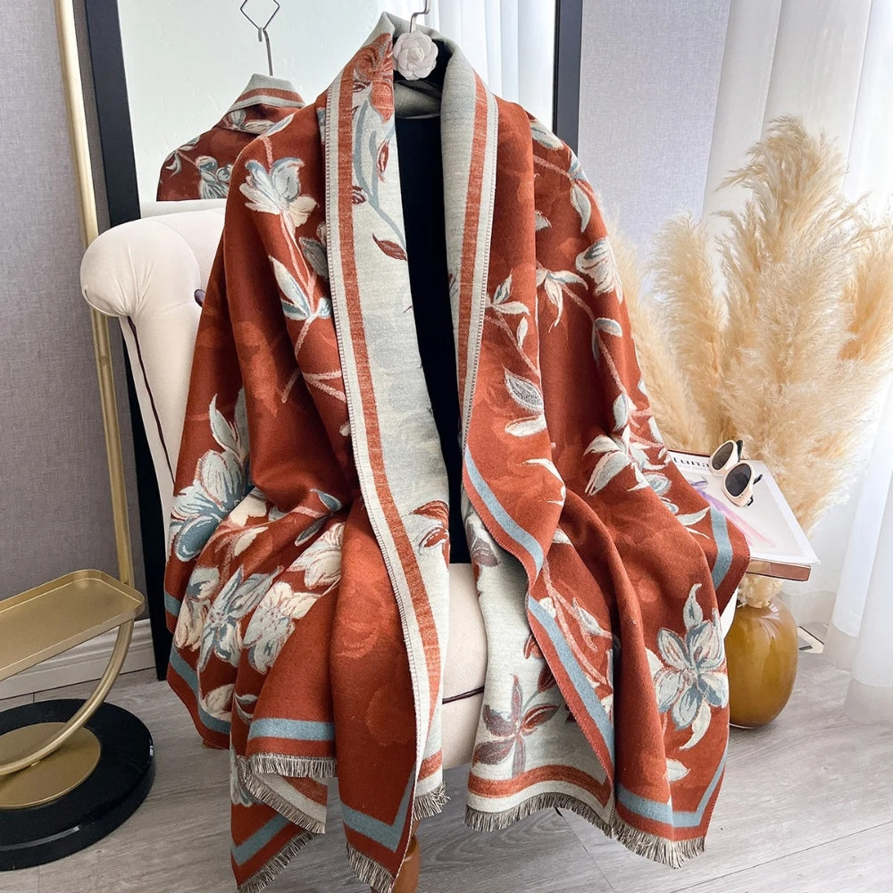 Elegant dobbeltsidet sjal med blomster til vinter