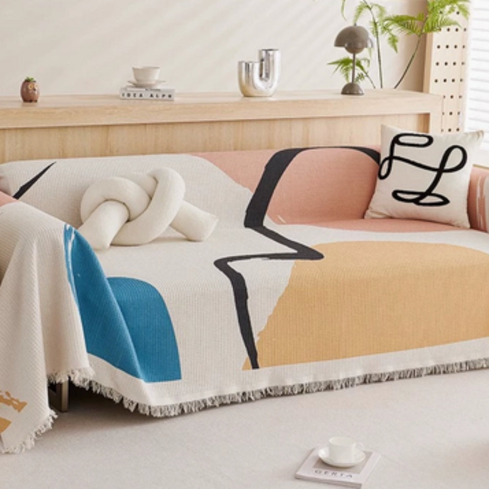 Sofabetræk med abstrakt boho-mønster og kvastkanter på sofa