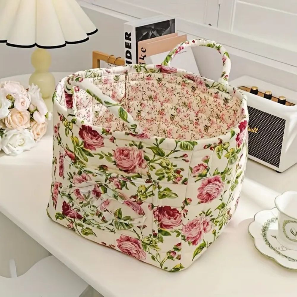 Opbevaringskurv i lærred med blomstermotiv i landlig stil
