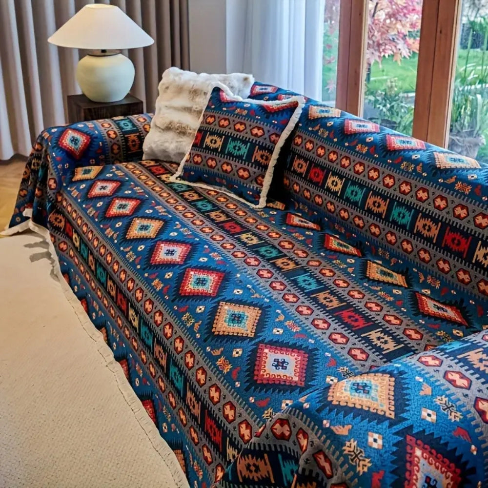 Boho sofabetræk med farverigt geometrisk mønster på sofa