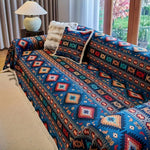 Boho sofabetræk med farverigt geometrisk mønster på sofa