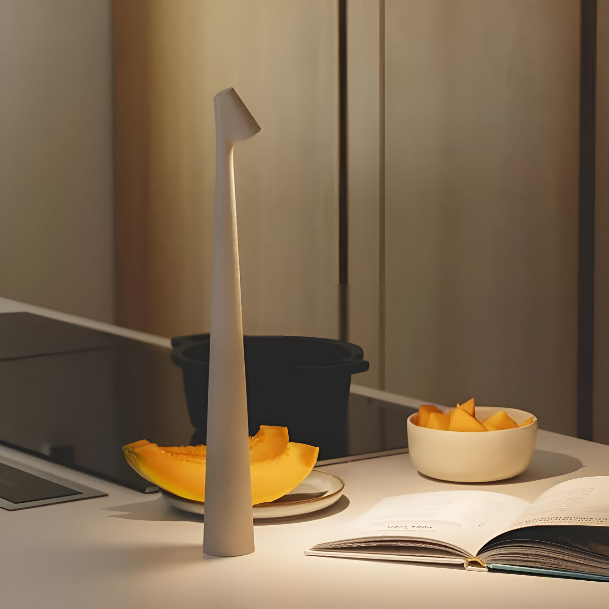 Trådløs LED-bordlampe i minimalistisk nordisk stil