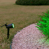 Solcellelampe med 9 LED lyser op i en have om aftenen