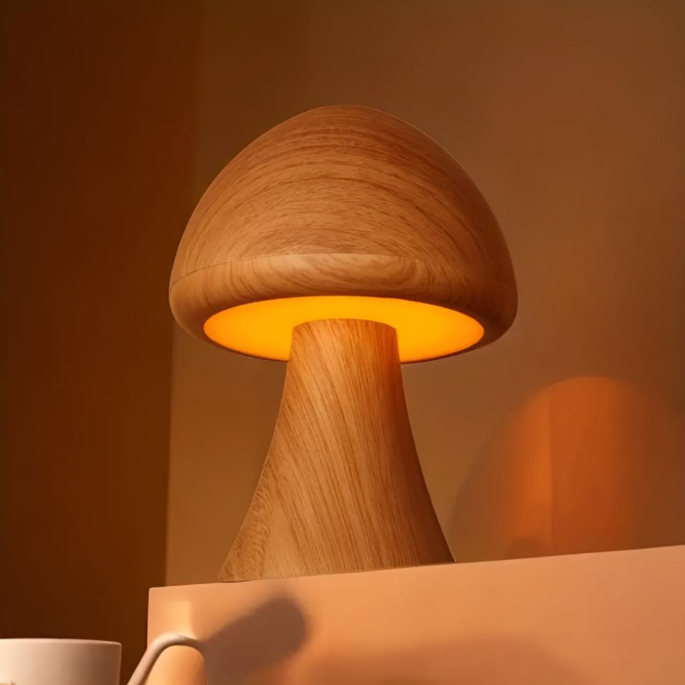 Bordlampe i træ formet som en svamp, tændt i et soveværelse