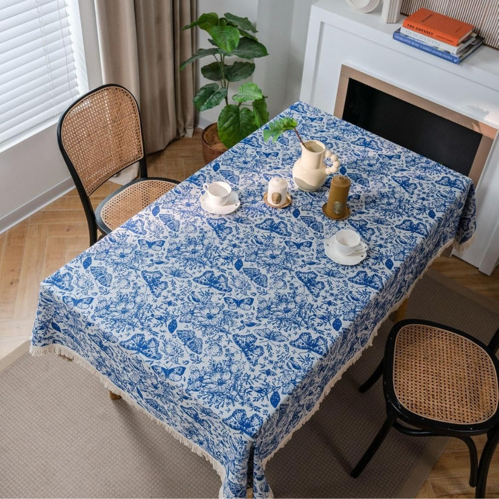 Boho-dug med marineblå sommerfugle og blomster og kvaster