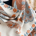 Elegant dobbeltsidet sjal med blomster til vinter
