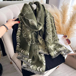 Elegant dobbeltsidet sjal med blomster til vinter