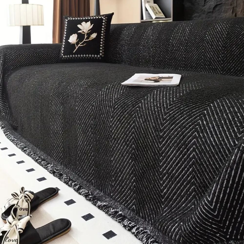 Skridsikkert sofabetræk i mikrofiber med sildebensmønster på sofa