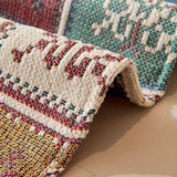 Strikket boho sofabetræk i chenille med kvastkanter på sofa