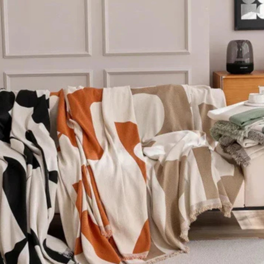 Dobbeltsidet boho sofabetræk i chenille med kvaster på sofa