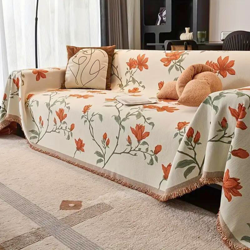 Sofabetræk i chenille med vintage blomstermønster og kvaster på sofa