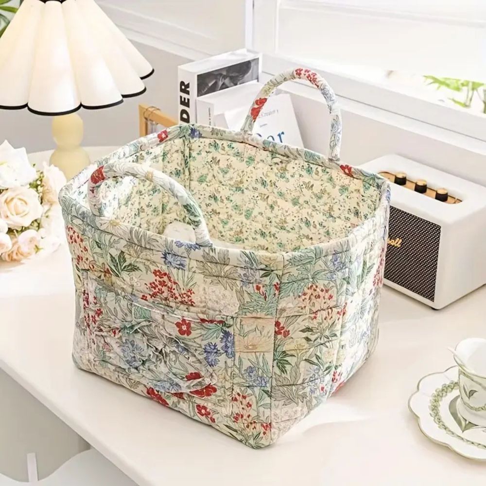 Opbevaringskurv i lærred med blomstermotiv i landlig stil