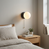 AuraGlow | Væglampe Minimalistisk – LED Glas Globe Trækledning