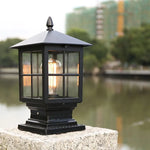 Udendørs søjlelampe i sort metal