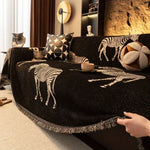 Sort sofabetræk med zebramønster i mikrofiber på sofa