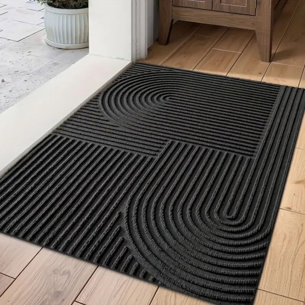Stribet dørmåtte i mikrofiber ved indgangsdør