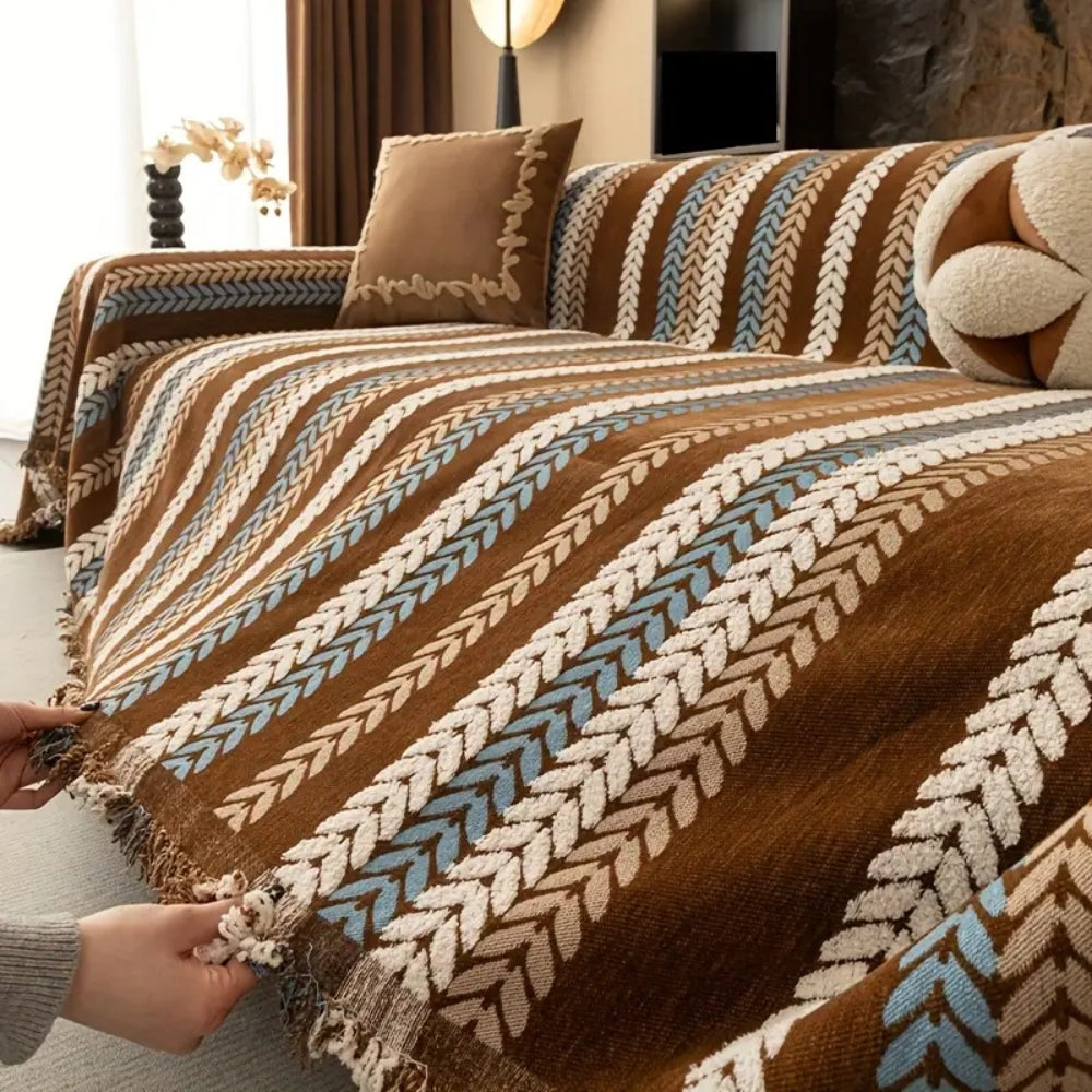 Sofabetræk med striber i chenille på sofa i stuen