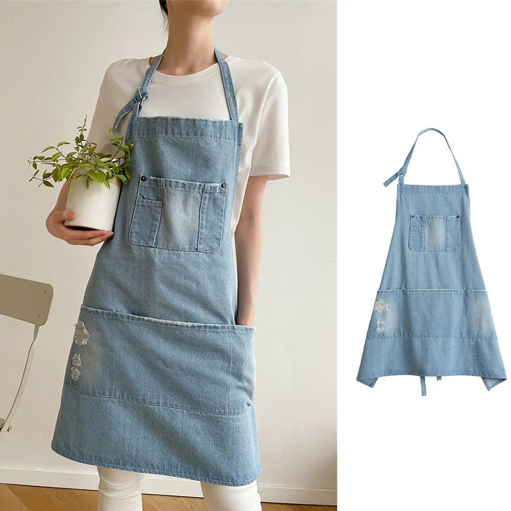 Klassisk forklæde i blå denim med lommer til køkkenet