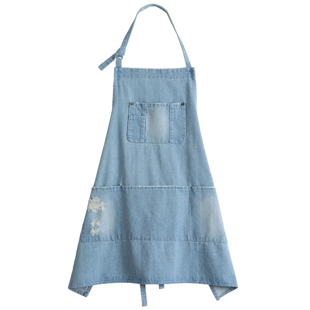 Klassisk forklæde i blå denim med lommer til køkkenet