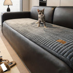 Quiltet sofabetræk i mikrofiber på moderne sofa
