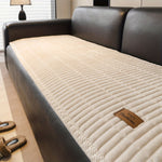 Quiltet sofabetræk i mikrofiber på moderne sofa