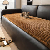 Quiltet sofabetræk i mikrofiber på moderne sofa