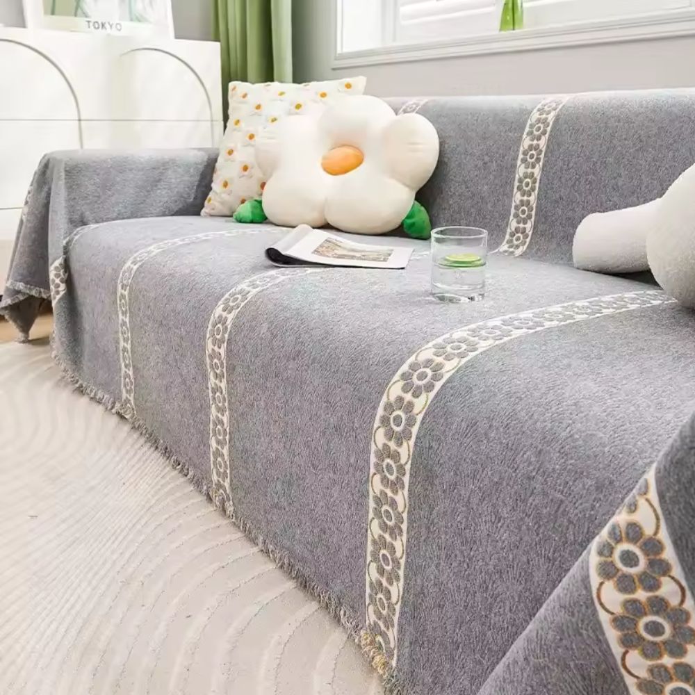 Sofabetræk i grøn chenille med bladmønster på sofa