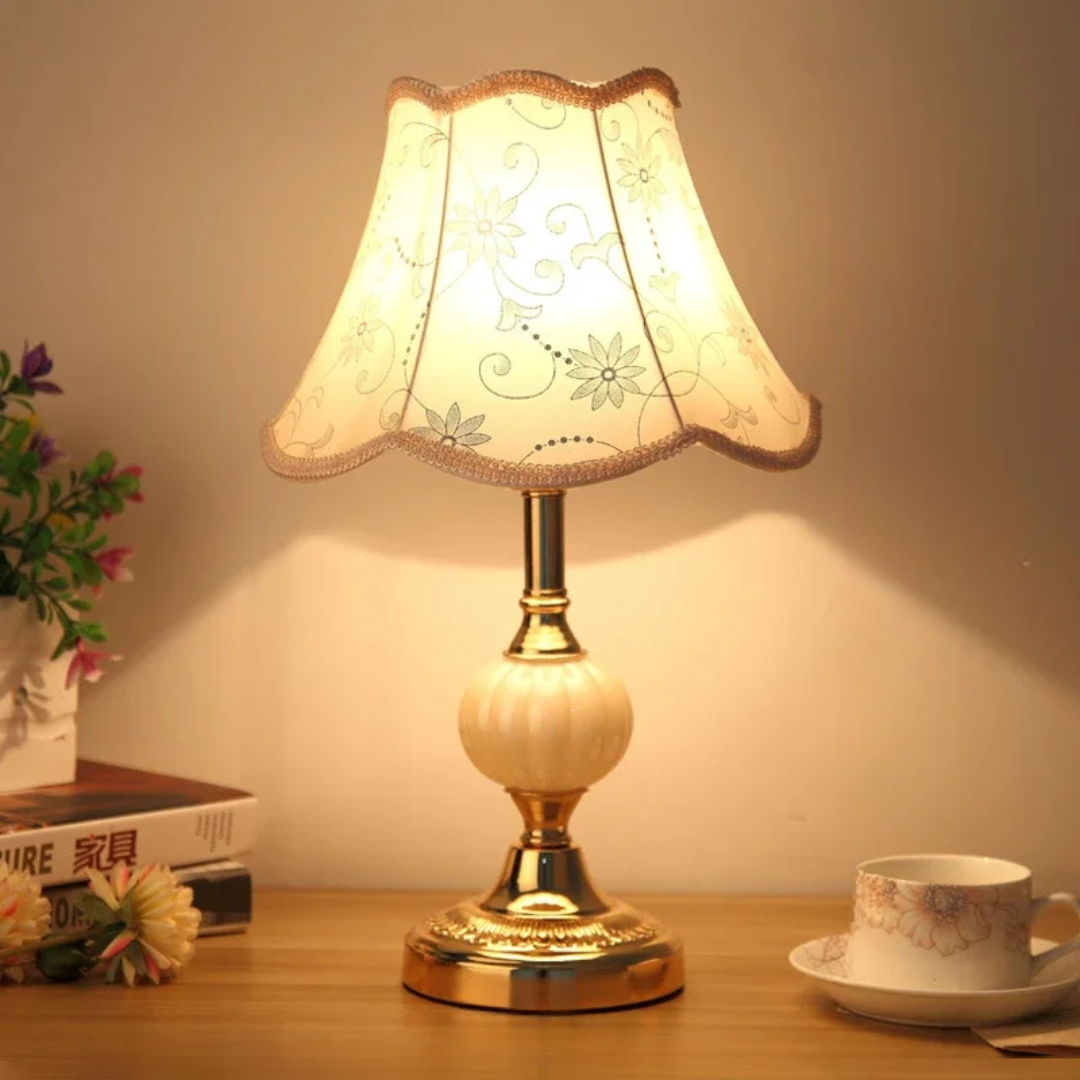 FloraGlow | Bordlampe Vintage - Blomstret Stof LED