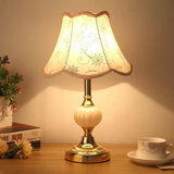 FloraGlow | Bordlampe Vintage - Blomstret Stof LED