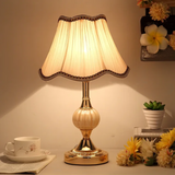 FloraGlow | Bordlampe Vintage - Blomstret Stof LED