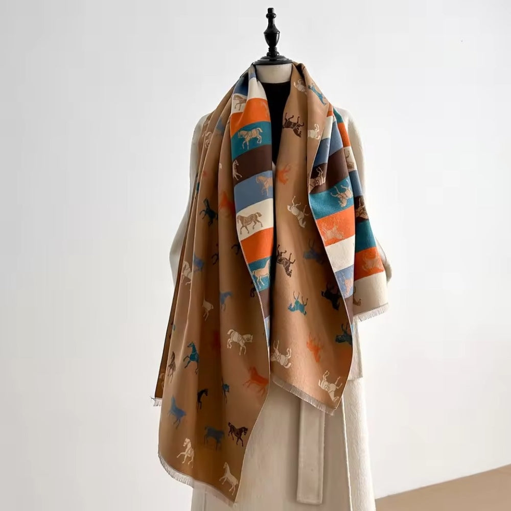 Sjal med hestemotiv og frynser i blød mikrofiber