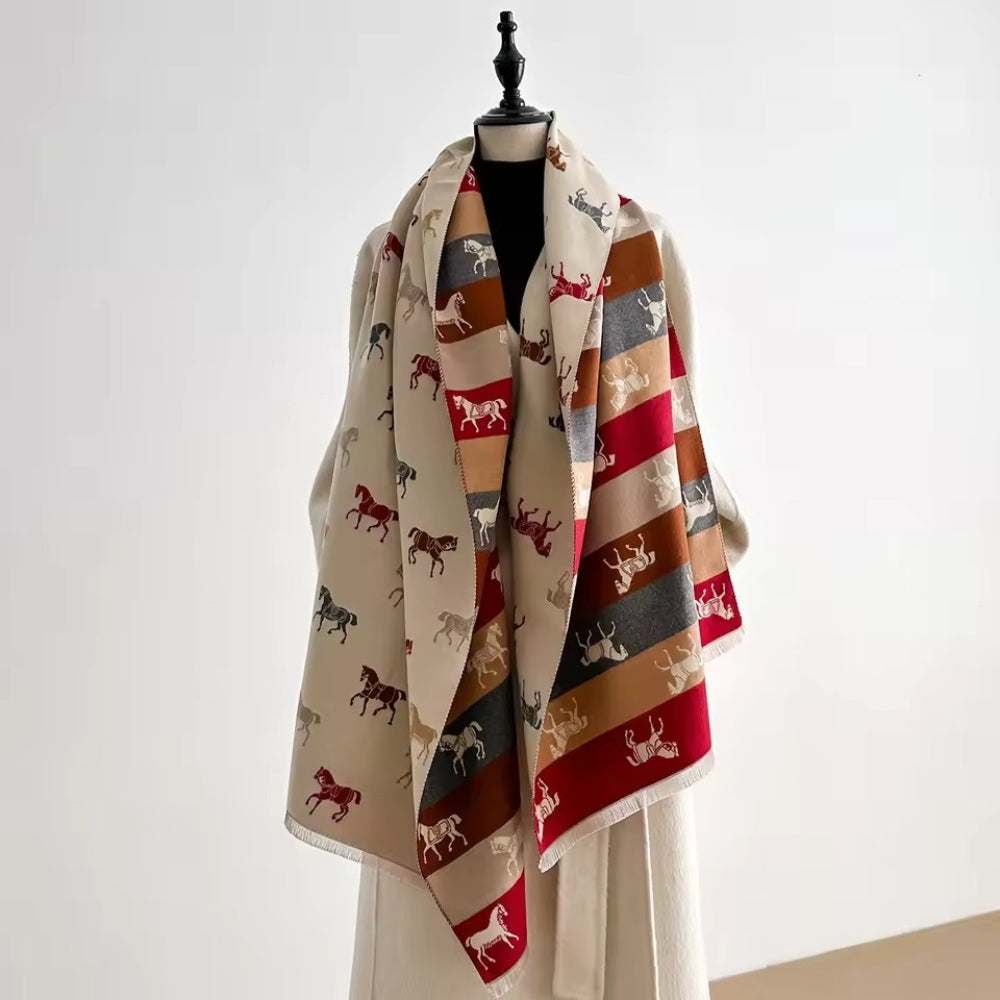 Sjal med hestemotiv og frynser i blød mikrofiber