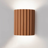 NordicGlow | Moderne Væglampe – LED Ribbet Halvcylinder