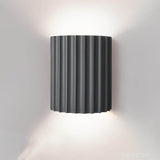 NordicGlow | Moderne Væglampe – LED Ribbet Halvcylinder