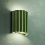 NordicGlow | Moderne Væglampe – LED Ribbet Halvcylinder