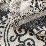 Sofabetræk i jacquard med ornamentmønster og frynsede kanter på sofa