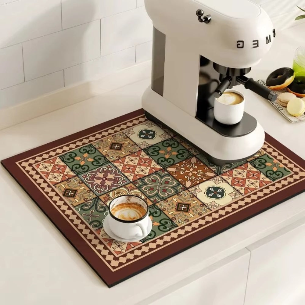 Absorberende tørremåtte med retrofliser ved kaffemaskinen