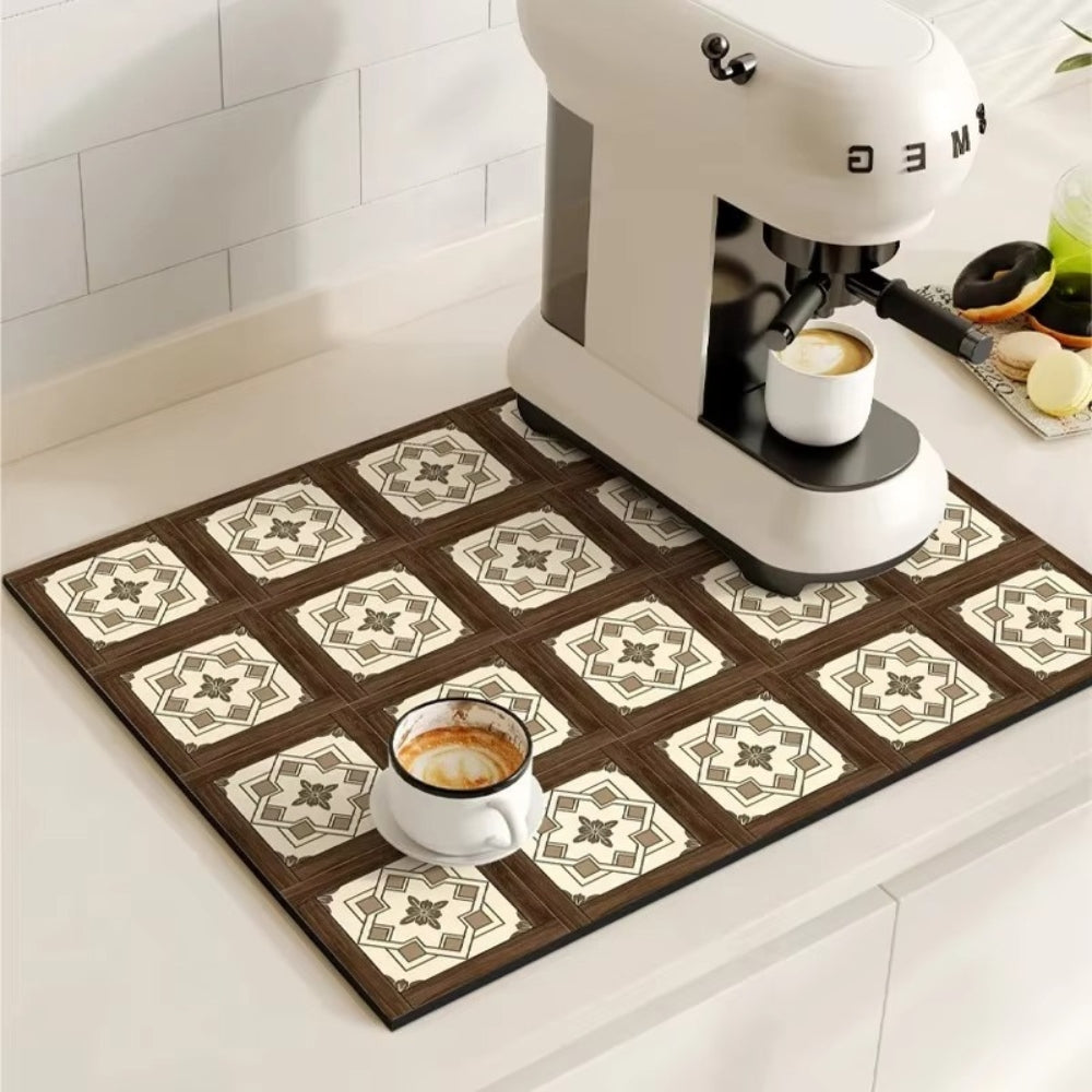 Absorberende tørremåtte med retrofliser ved kaffemaskinen