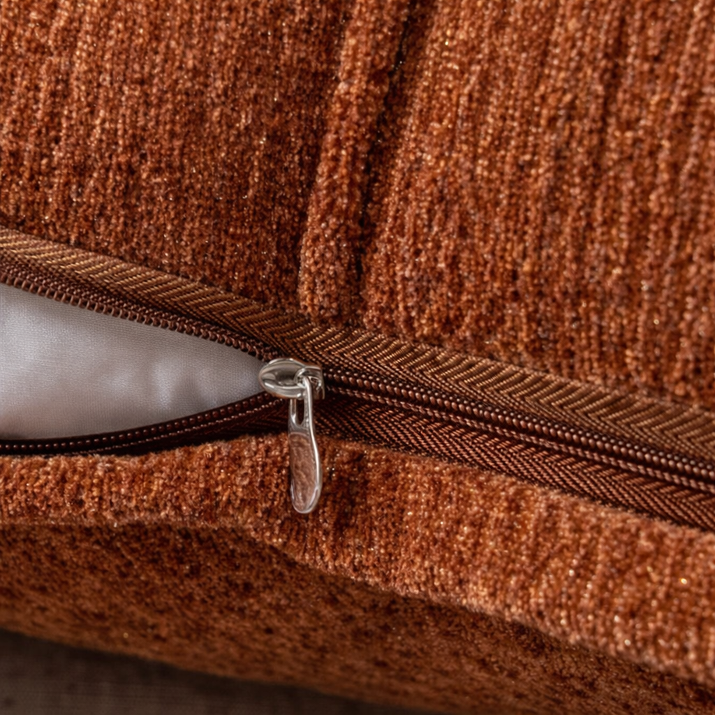 Neutralt pudebetræk med syning i mikrofiber på sofa