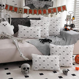 Plysset Halloween pudebetræk med 3D-spøgelse på sofa