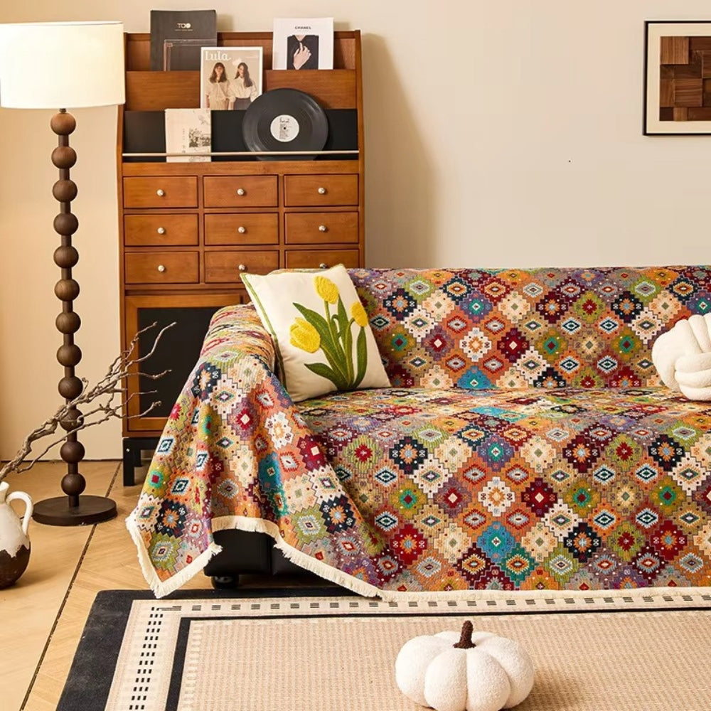 Sofabetræk i kilim-stil med geometrisk boho-mønster på sofa